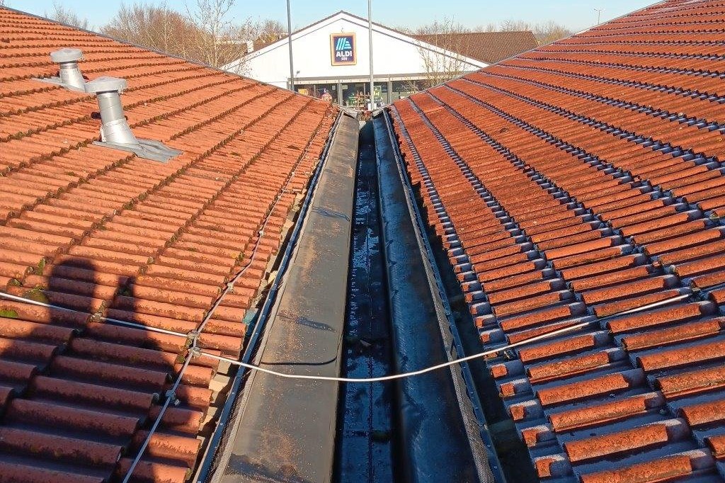 Augenscheinliche Prüfung einer gewerblichen Dachfläche